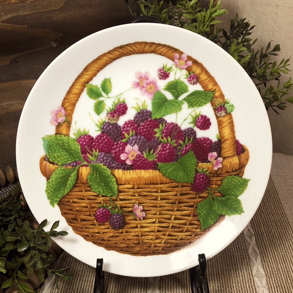 Vintage collectible Avon berries plate
